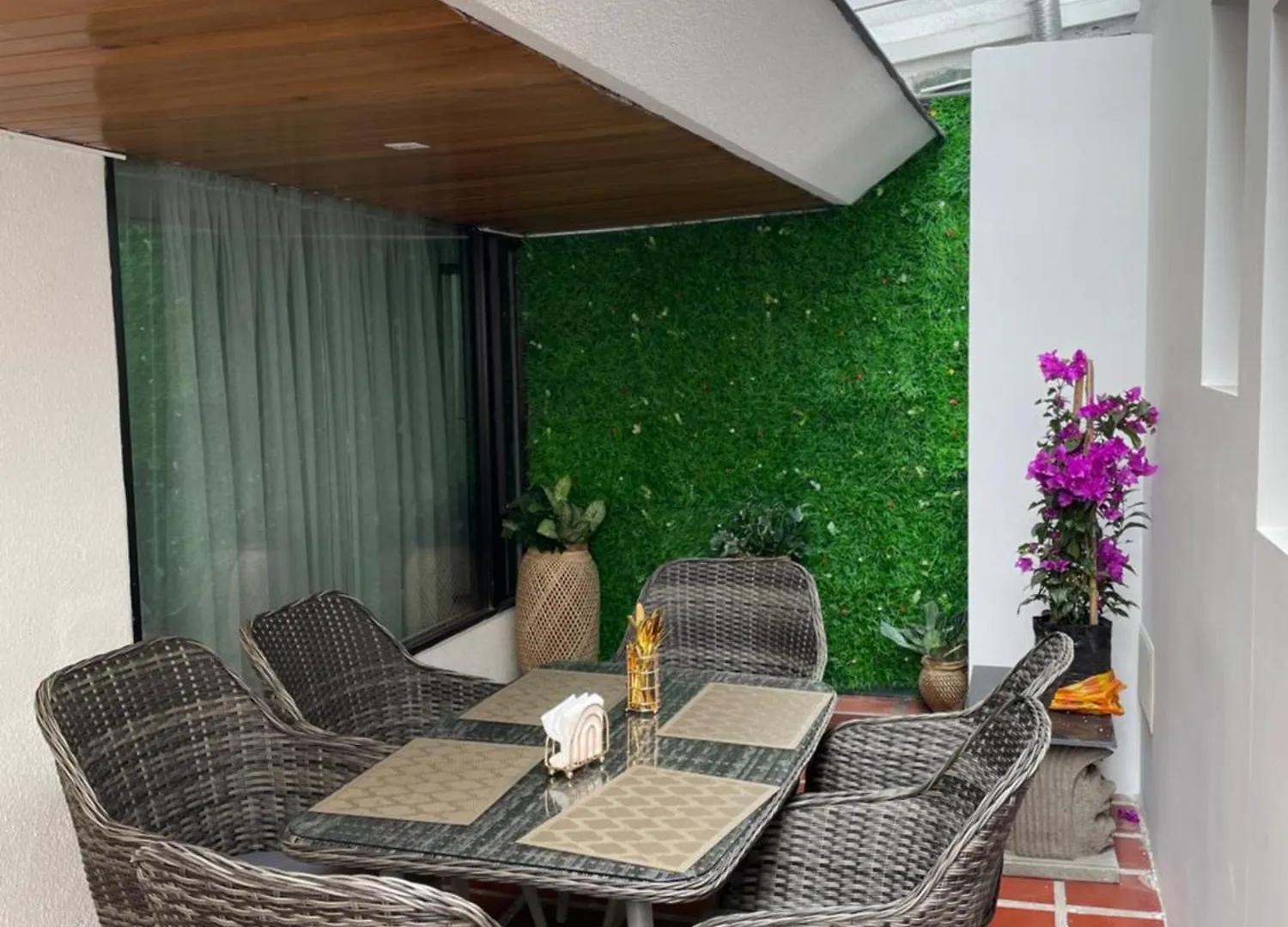 Leo Room Quito Ecuador